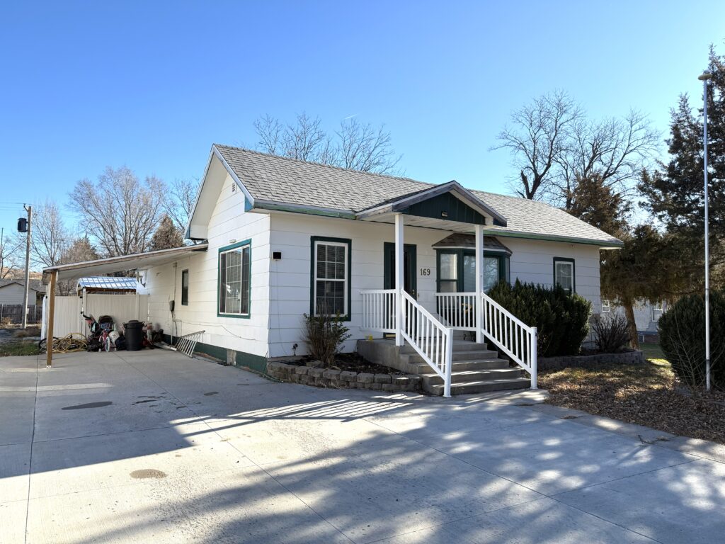 169 North Pontiac Street Wauneta NE 69045